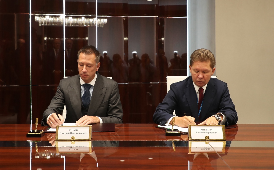 Preliminary contract signed by Dmitry Konov, Chairman of Management Board of SIBUR Holding (on behalf of Amur Gas Chemical Complex), and Alexey Miller at 5th Eastern Economic Forum in Vladivostok