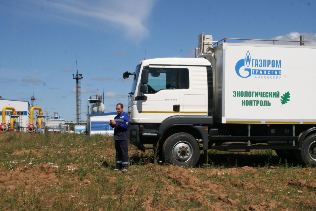 Mobile laboratory at compressor station